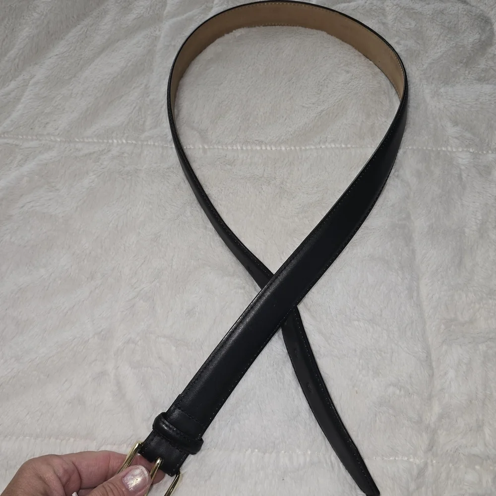 Classic Black Leather Belt with Gold Buckle Mens 36 Like New